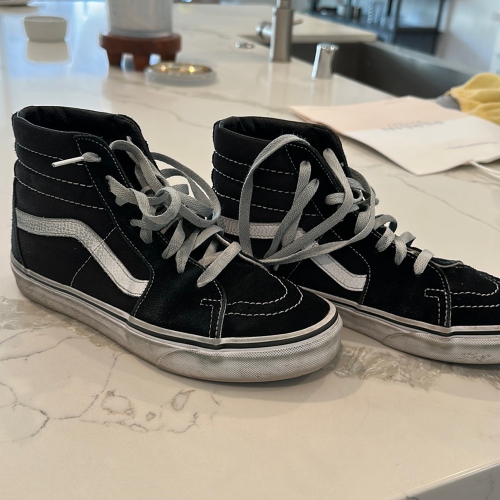 vans women’s sk8 hi black sneaker size 7.5